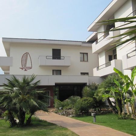 Hotel Villa Claudia Torbole Sul Garda Esterno foto