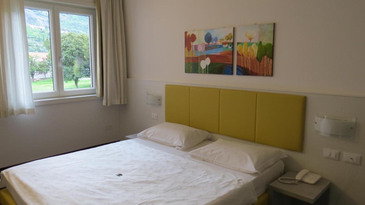 Hotel Villa Claudia Torbole Sul Garda Esterno foto