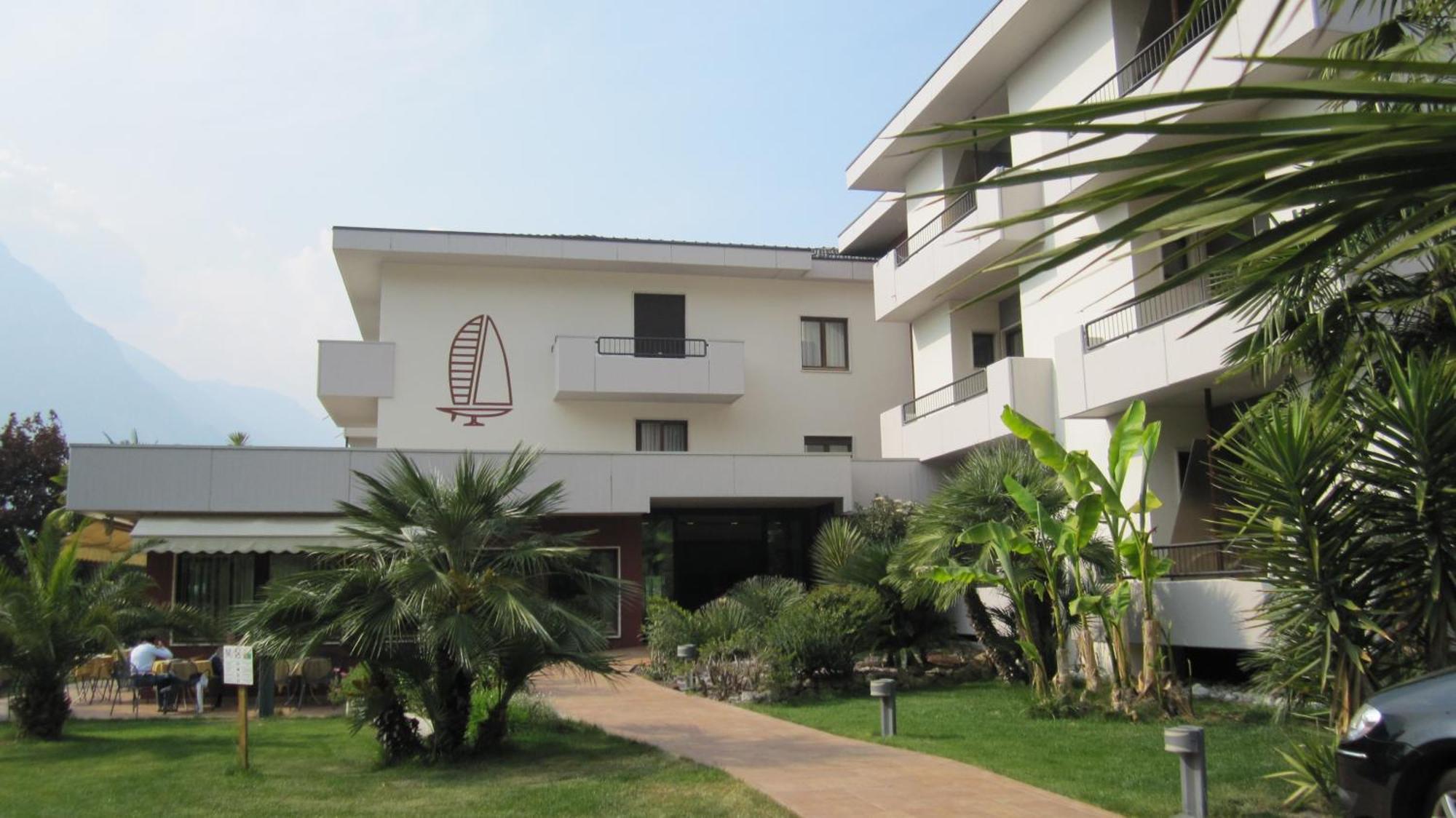 Hotel Villa Claudia Torbole Sul Garda Esterno foto