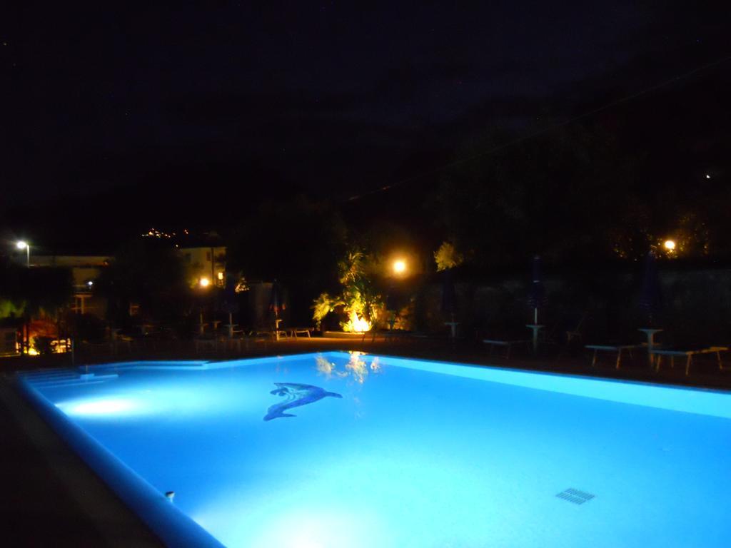 Hotel Villa Claudia Torbole Sul Garda Esterno foto