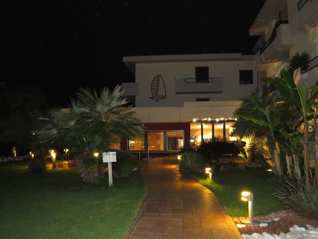 Hotel Villa Claudia Torbole Sul Garda Esterno foto