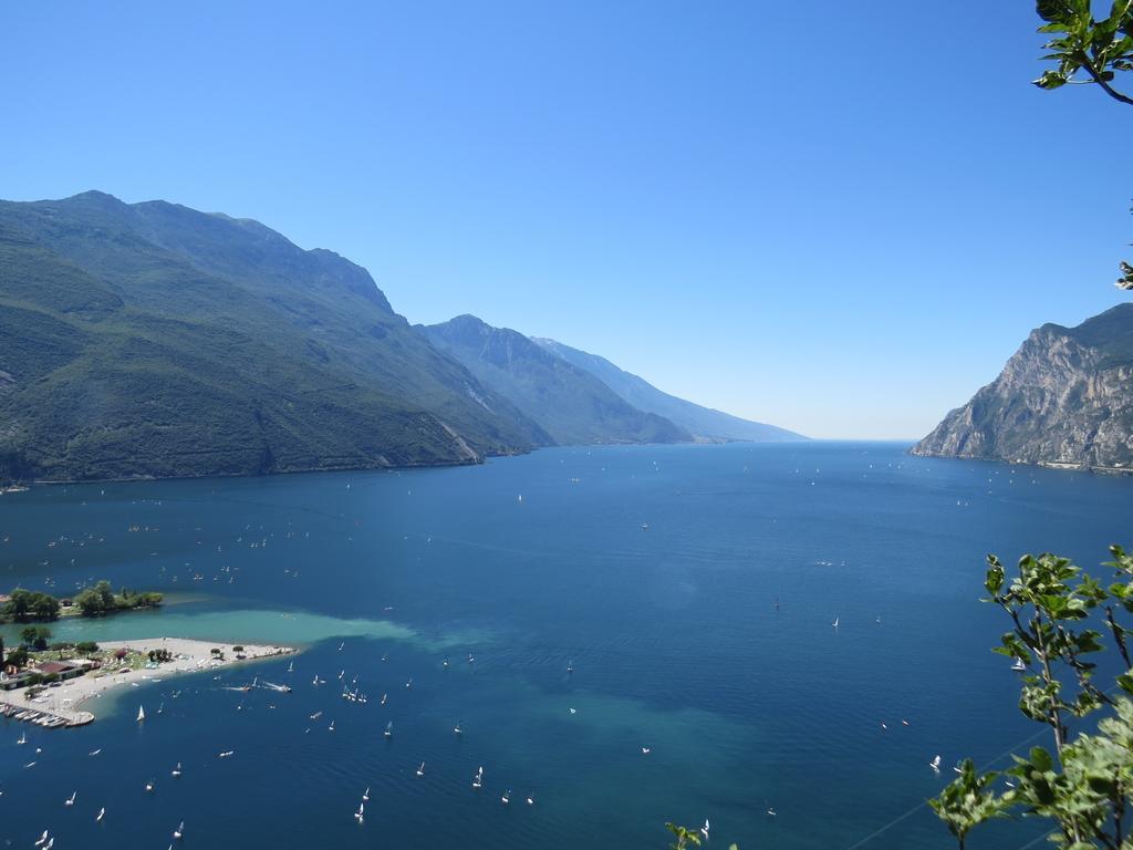 Hotel Villa Claudia Torbole Sul Garda Esterno foto